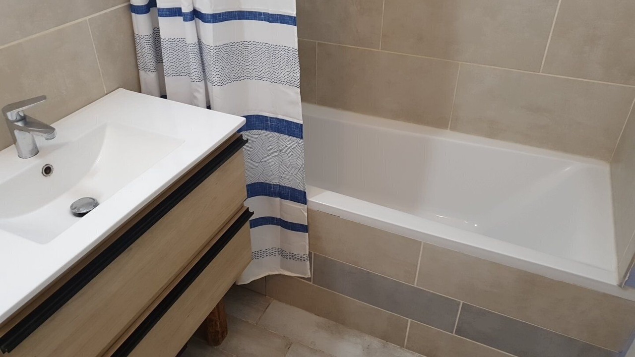 Photo of Bathroom in Jouques