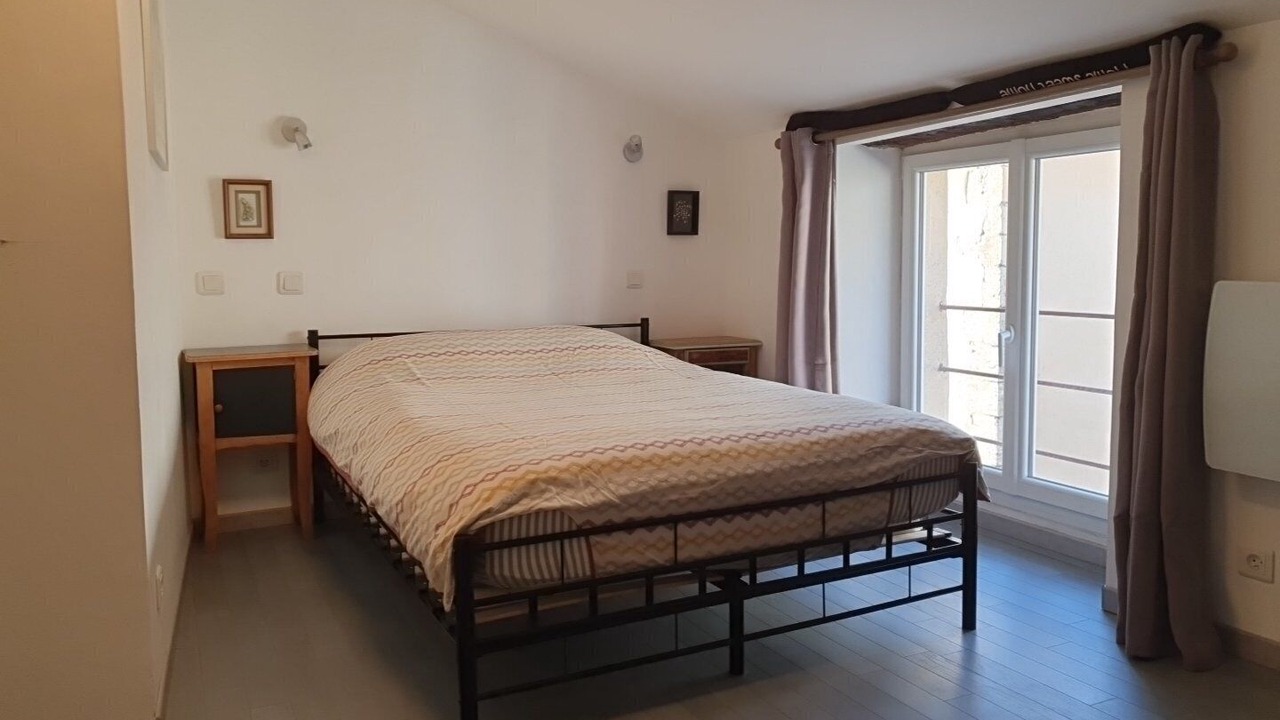 Photo of Bedroom in Jouques