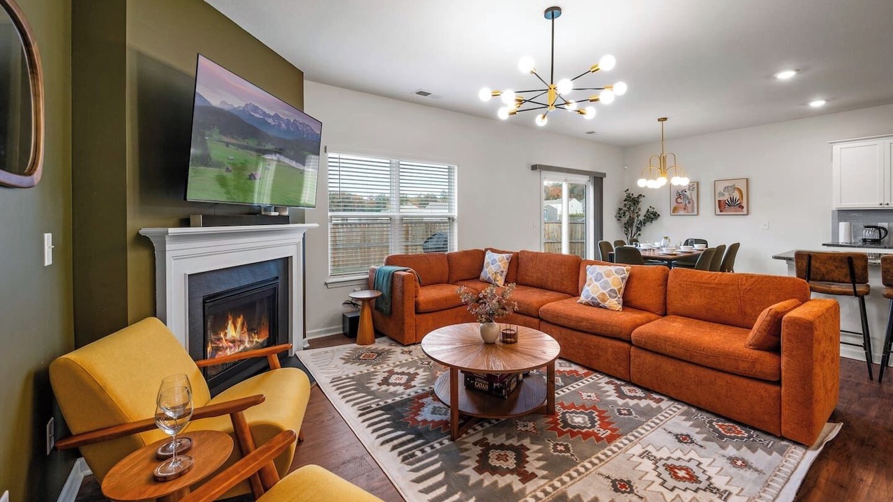 Photo of Livingroom in Ashley Oaks