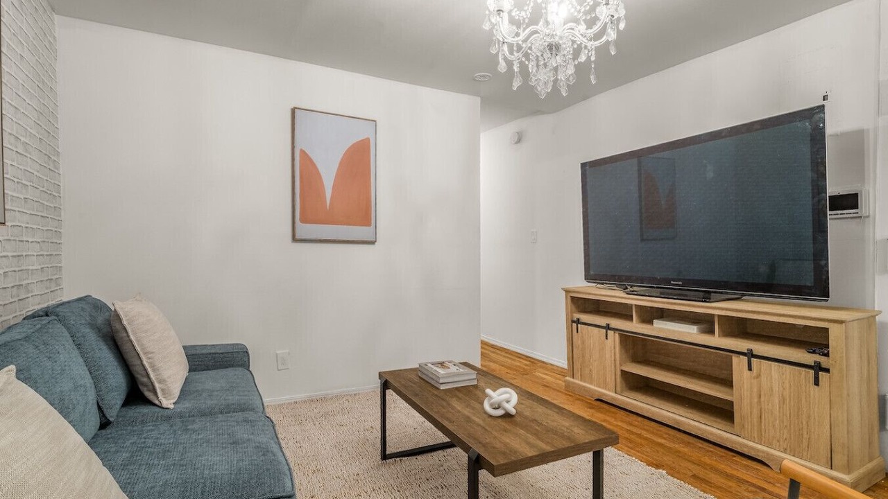 Photo of Livingroom in Midtown East