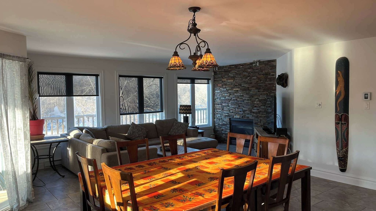 Photo of Livingroom in Prevost