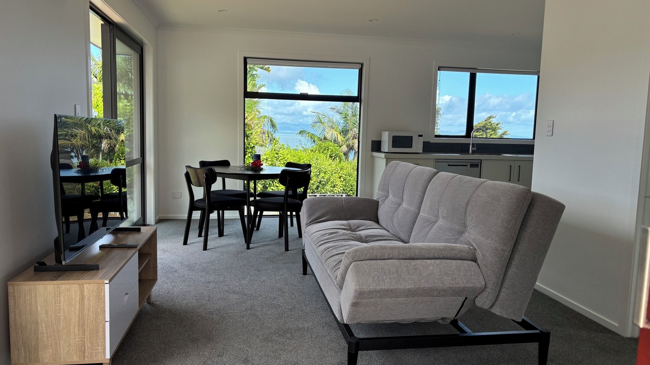 Photo of Livingroom in Whakatete Bay