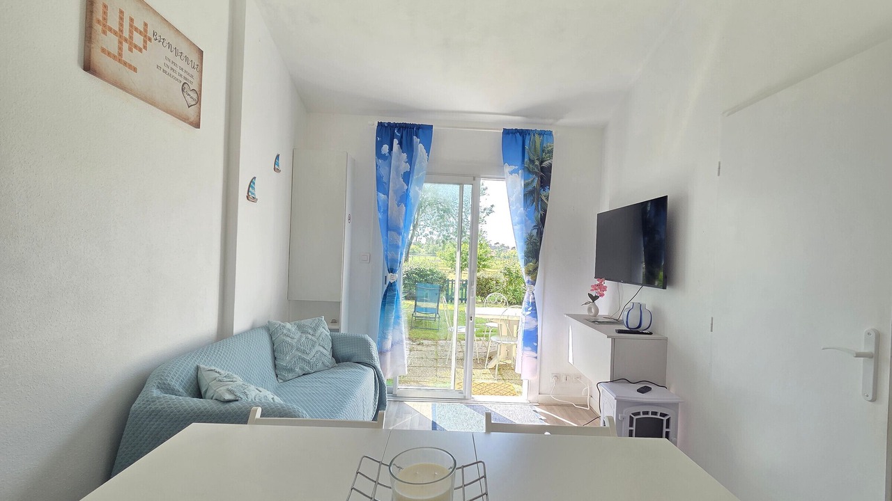 Photo of Livingroom in Saint-Michel-Chef-Chef