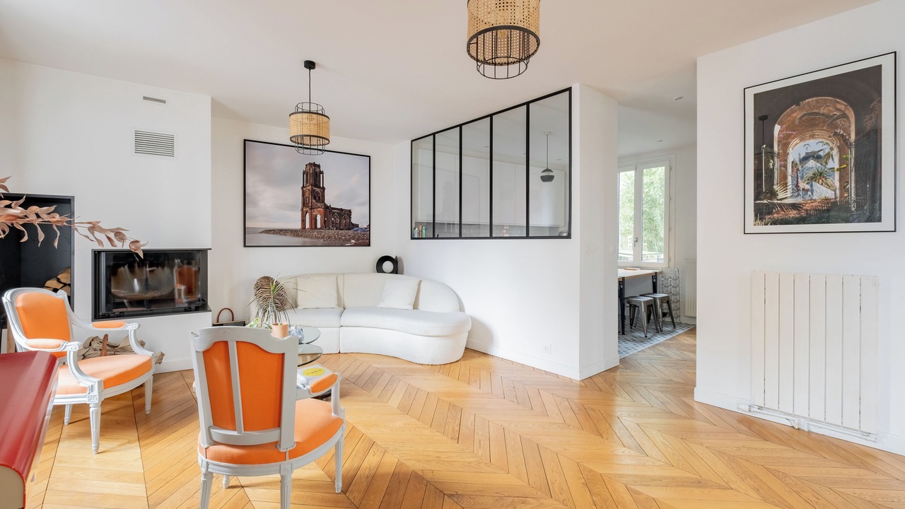 Photo of Livingroom in Republique–Point-du-Jour