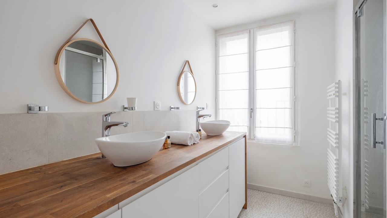 Photo of Bathroom in Republique–Point-du-Jour