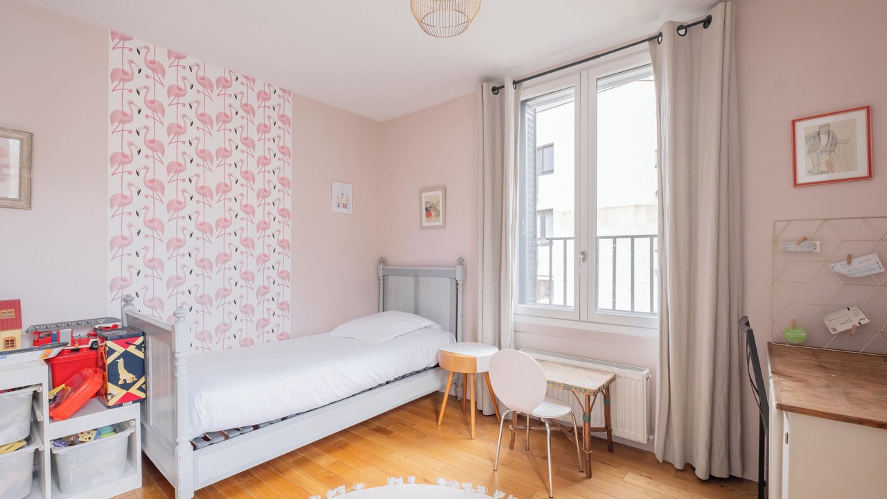 Photo of Bedroom in Republique–Point-du-Jour