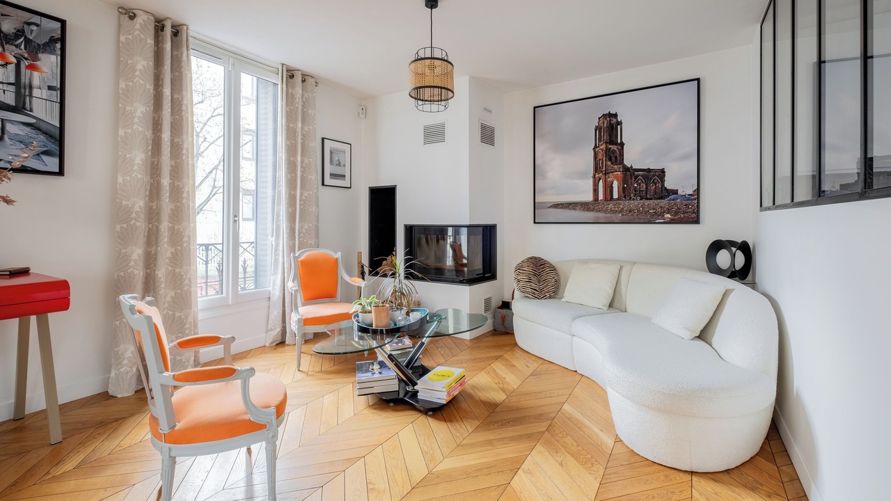 Photo of Livingroom in Republique–Point-du-Jour