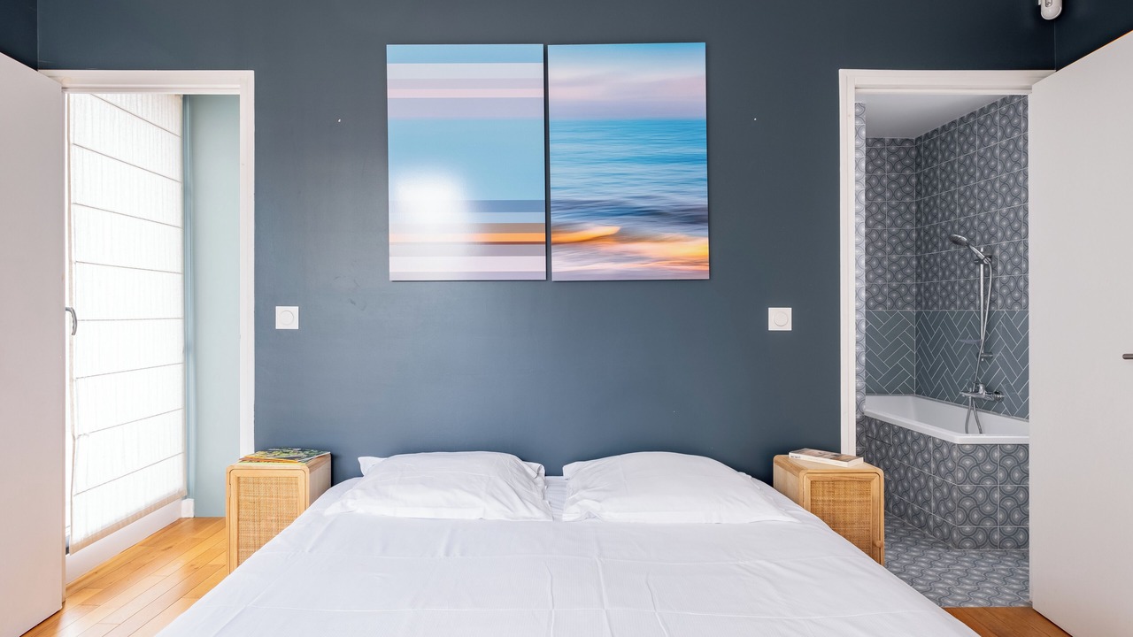 Photo of Bedroom in Republique–Point-du-Jour