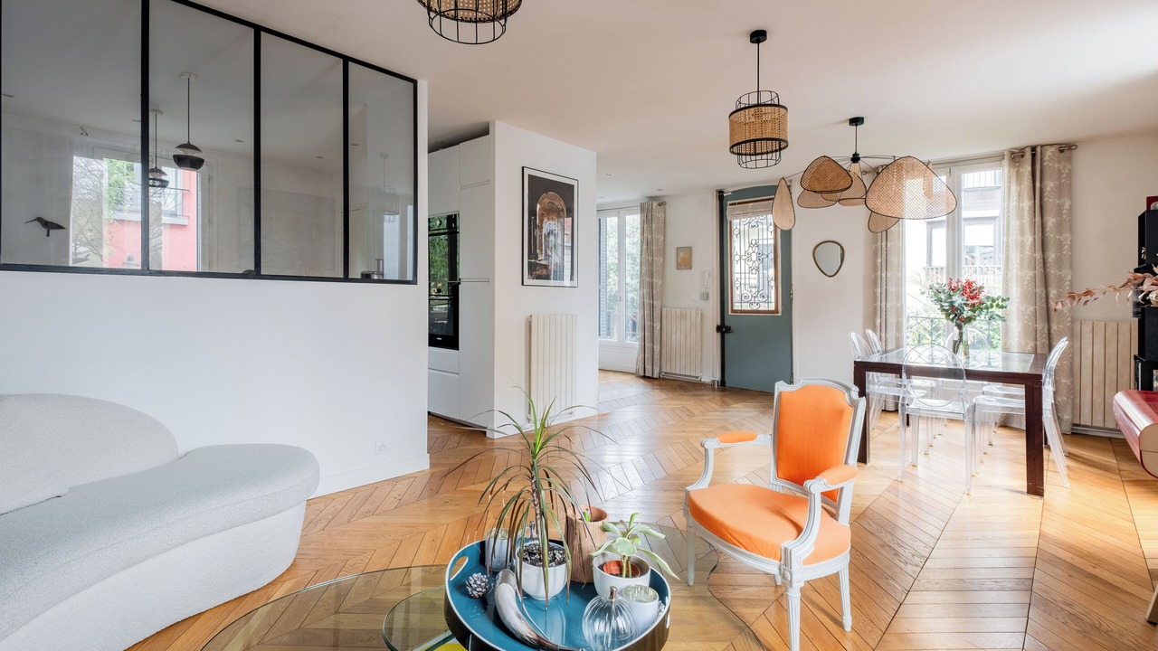 Photo of Livingroom in Republique–Point-du-Jour