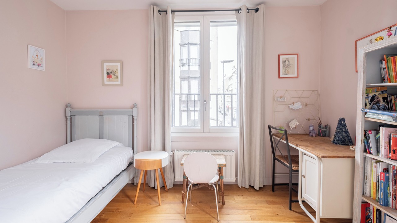 Photo of Bedroom in Republique–Point-du-Jour