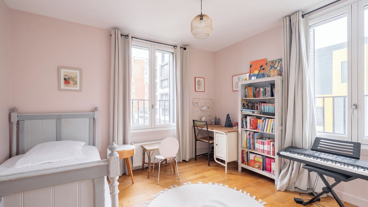 Photo of Bedroom in Republique–Point-du-Jour