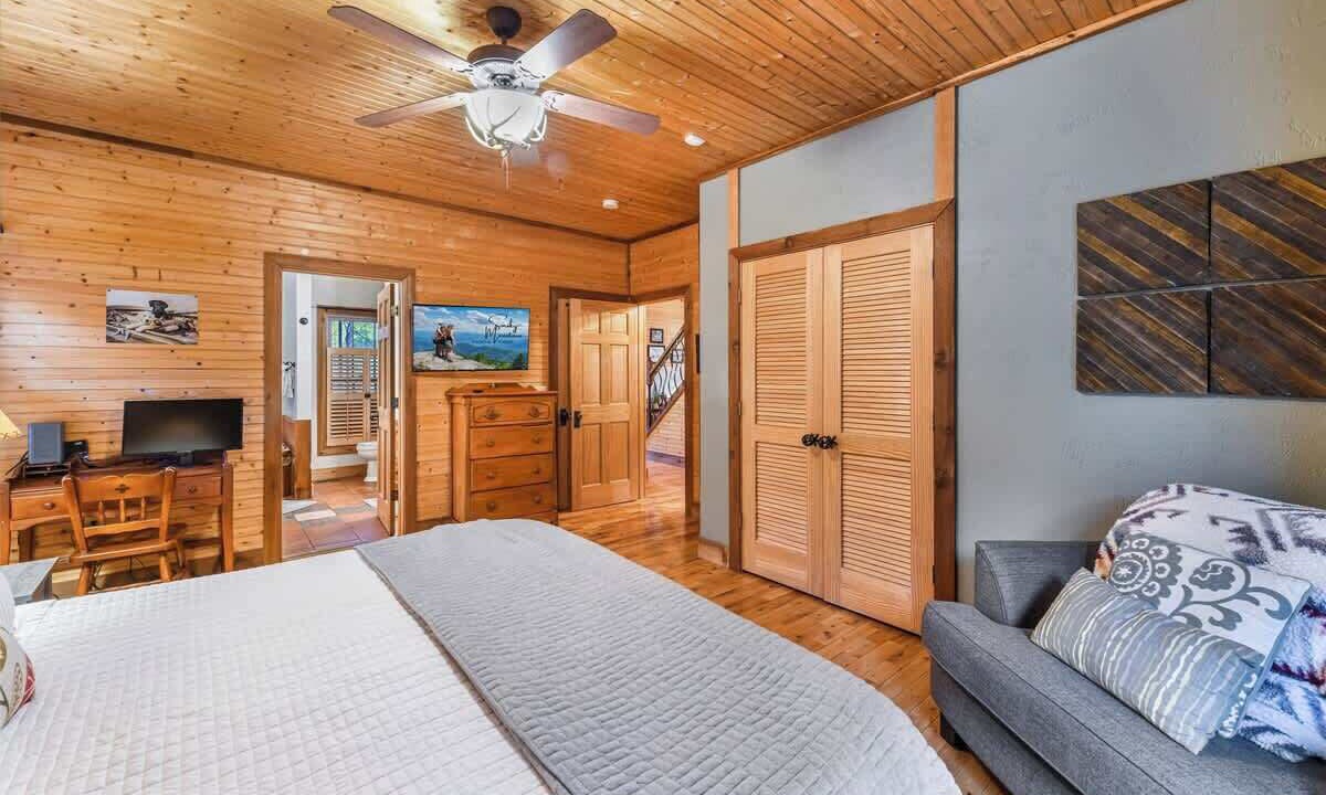 Photo of Bedroom in Dandridge