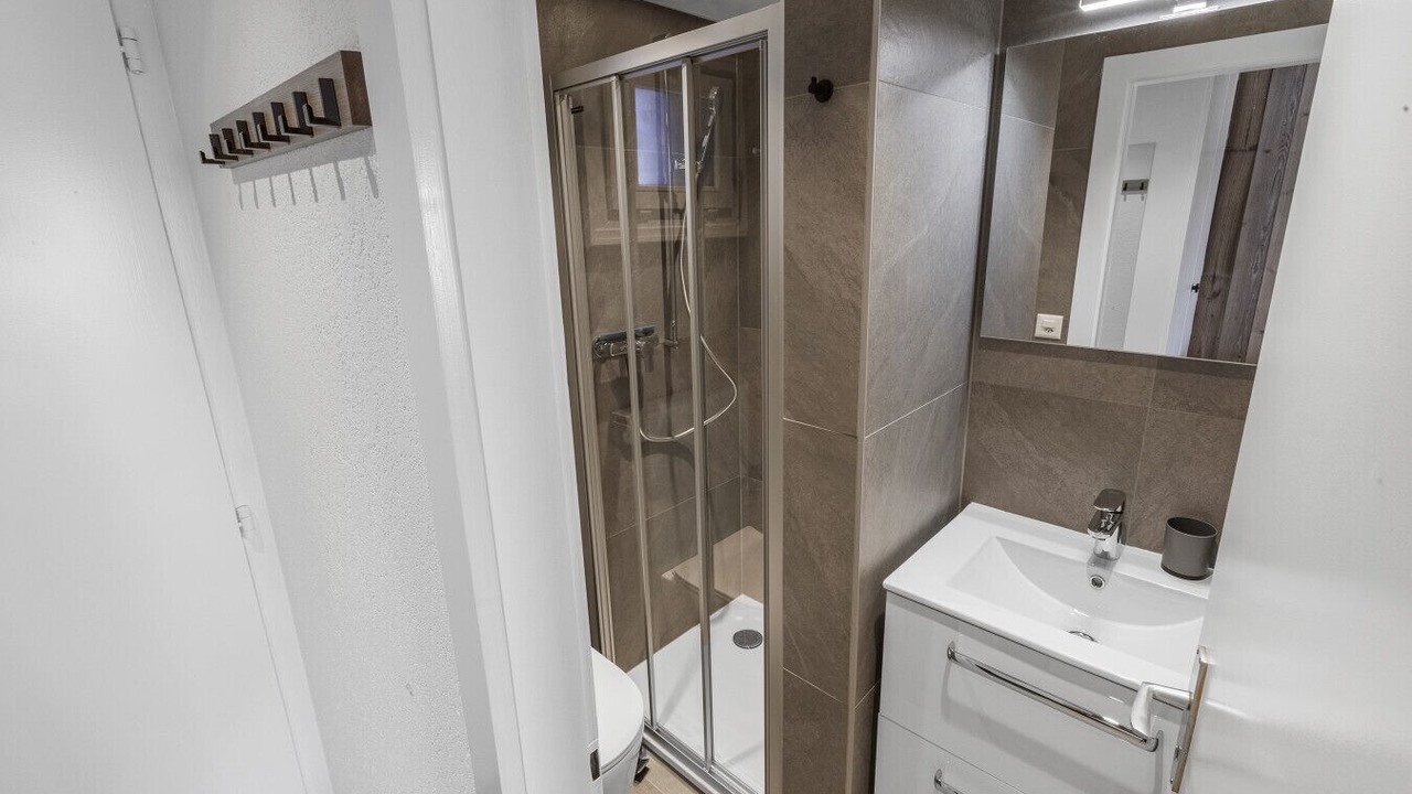 Photo of Bathroom in Vex