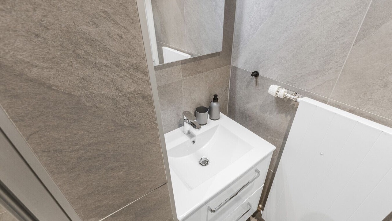 Photo of Bathroom in Vex