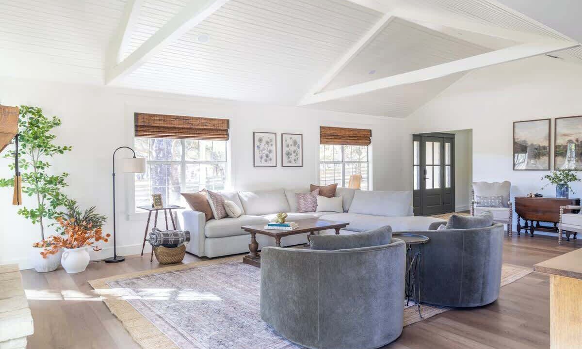 Photo of Livingroom in La Grange
