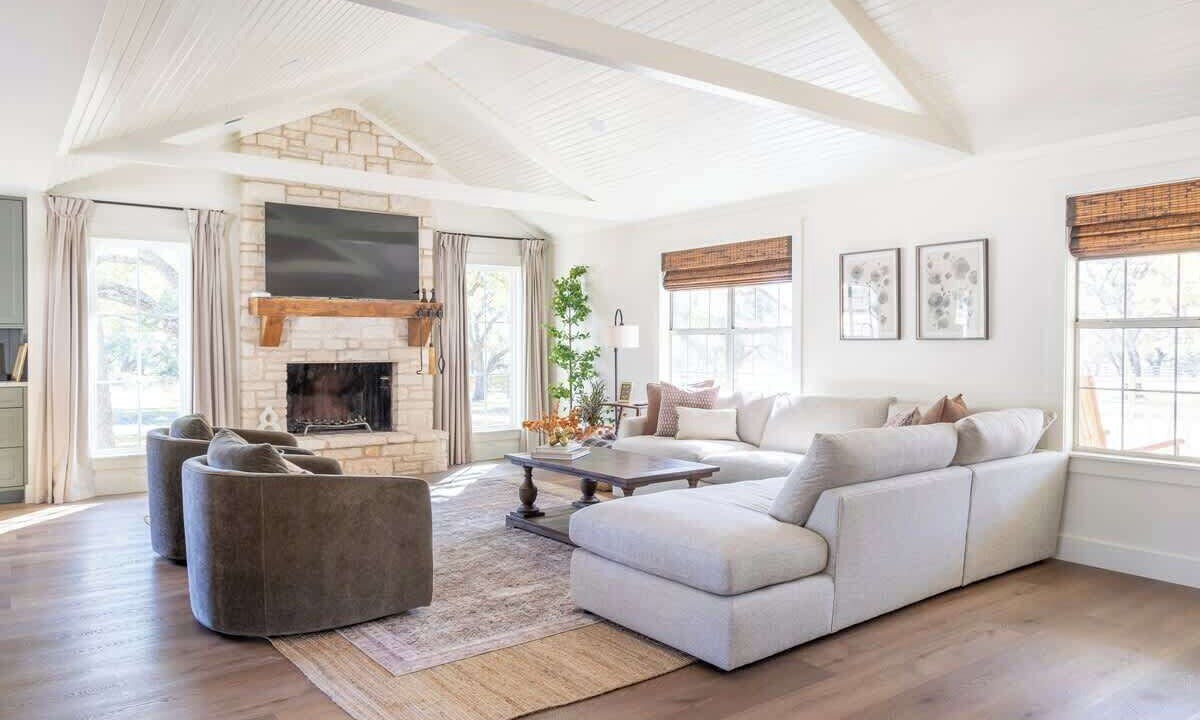 Photo of Livingroom in La Grange