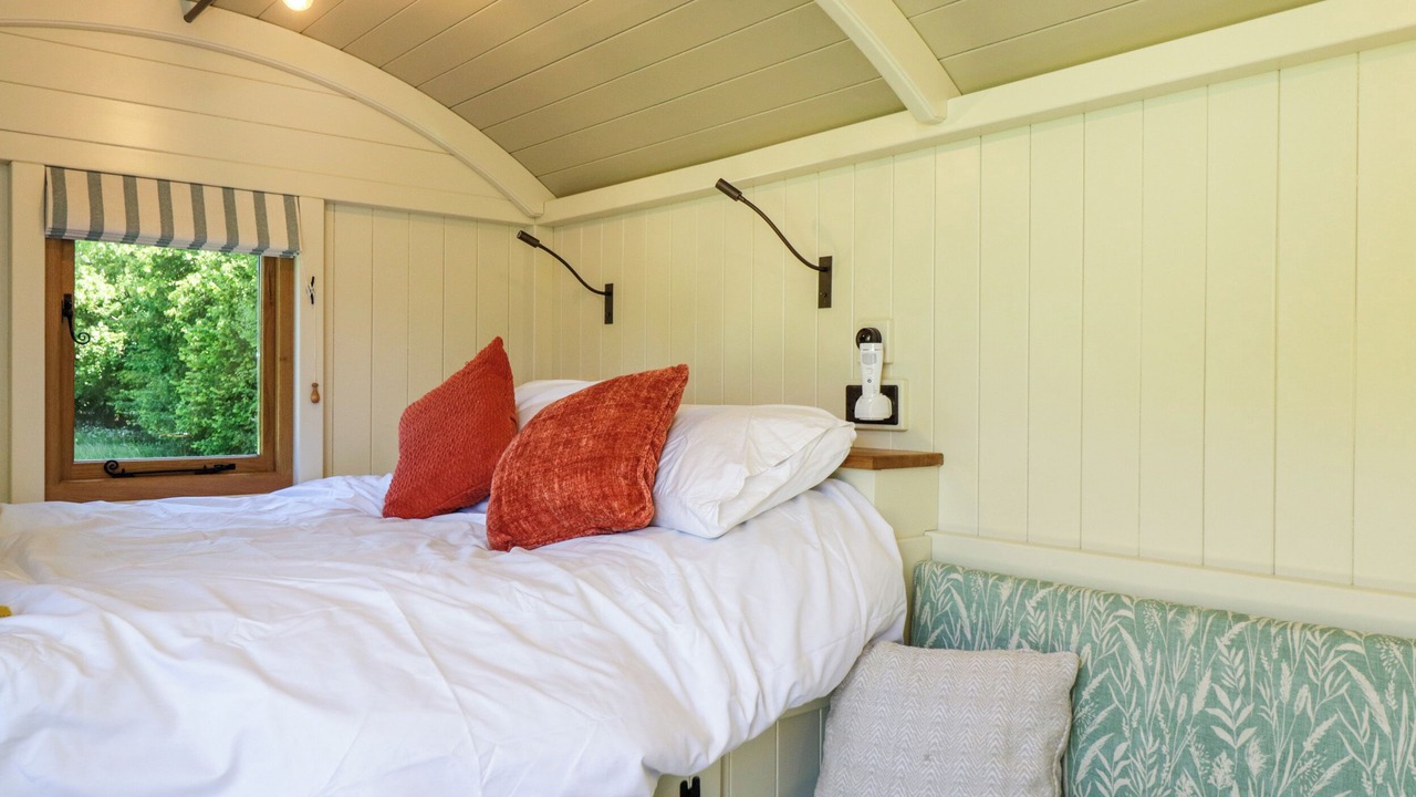 Photo of Bedroom in South Leigh