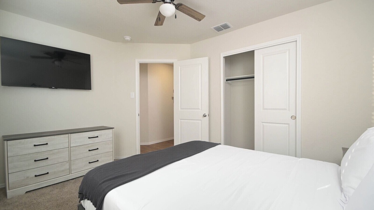 Photo of Bedroom in Medina Valley