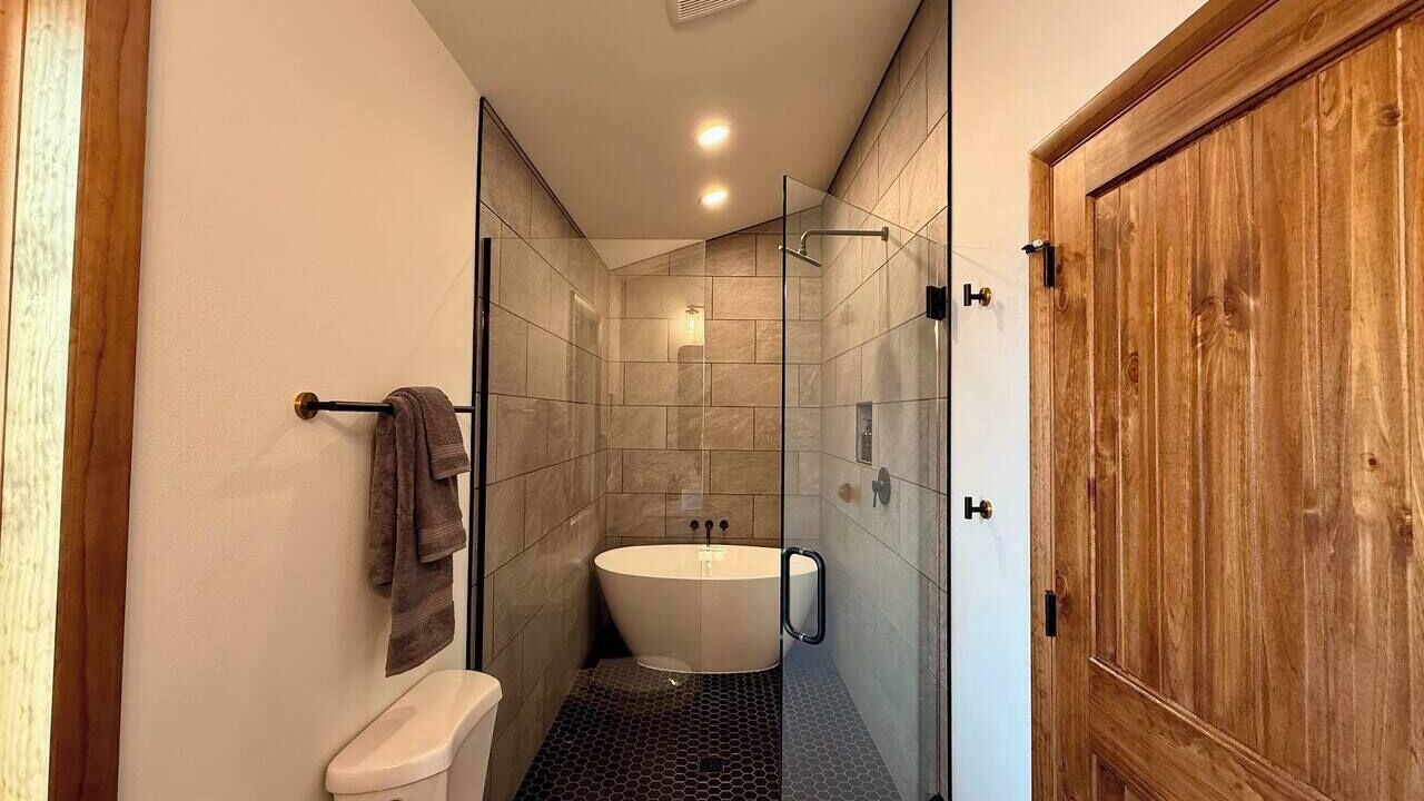 Photo of Bathroom in Shell