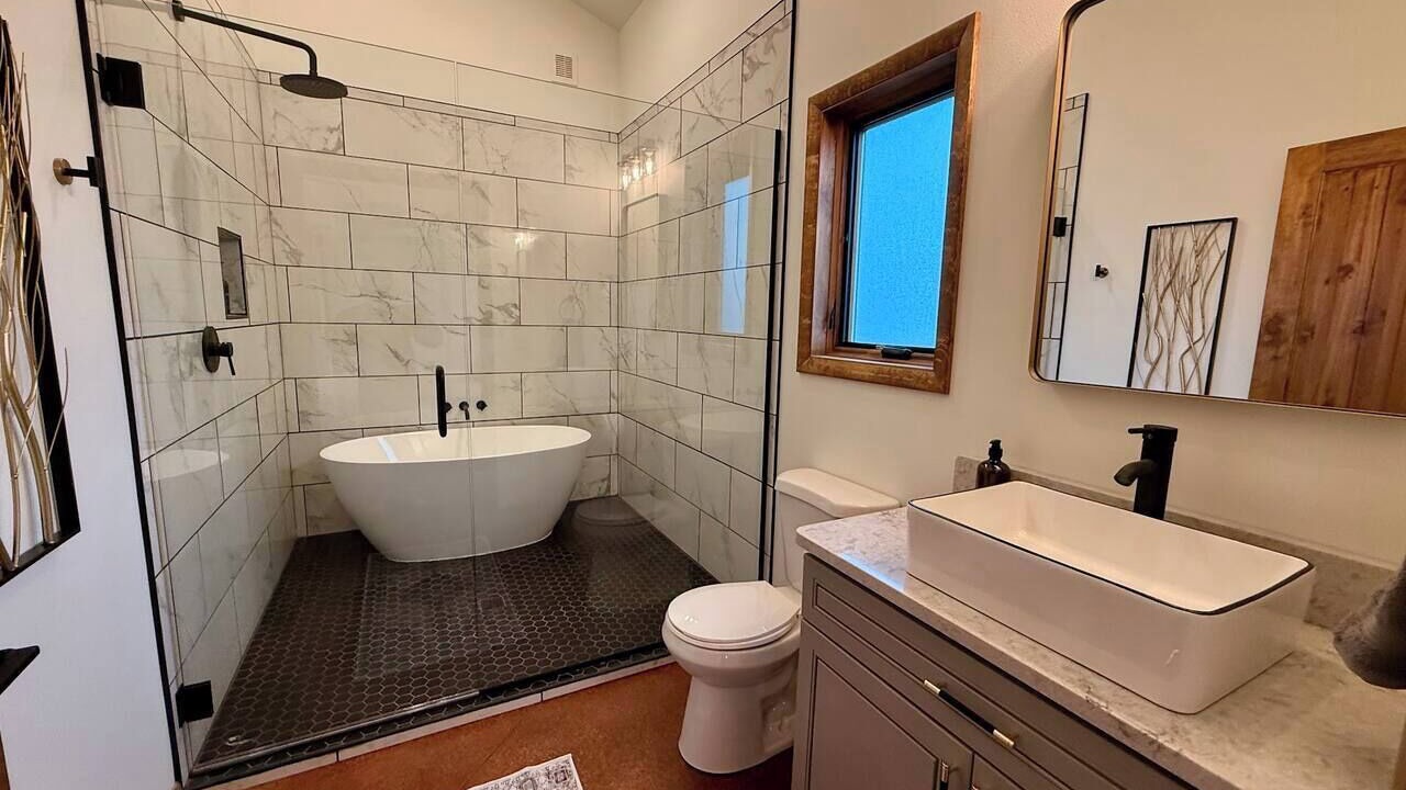 Photo of Bathroom in Shell