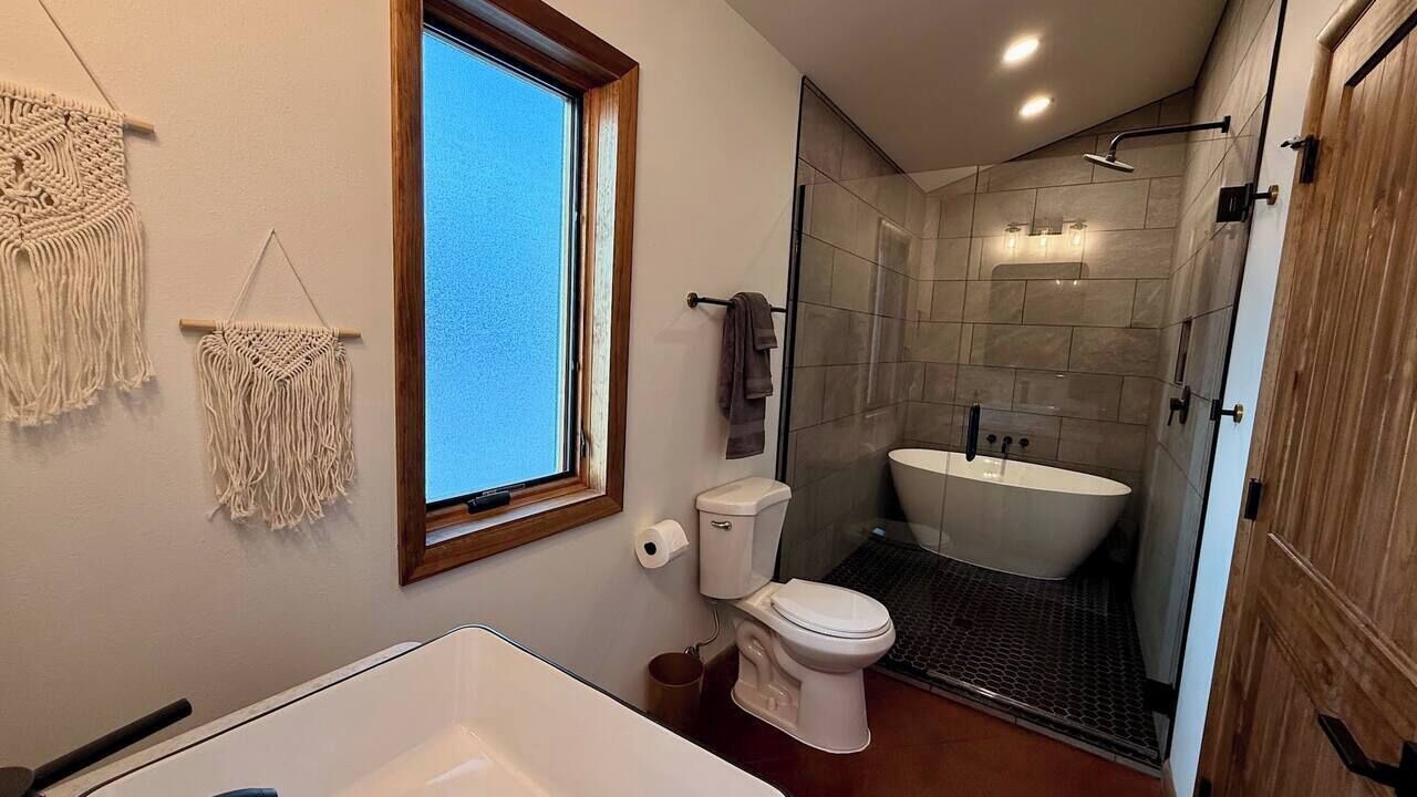Photo of Bathroom in Shell