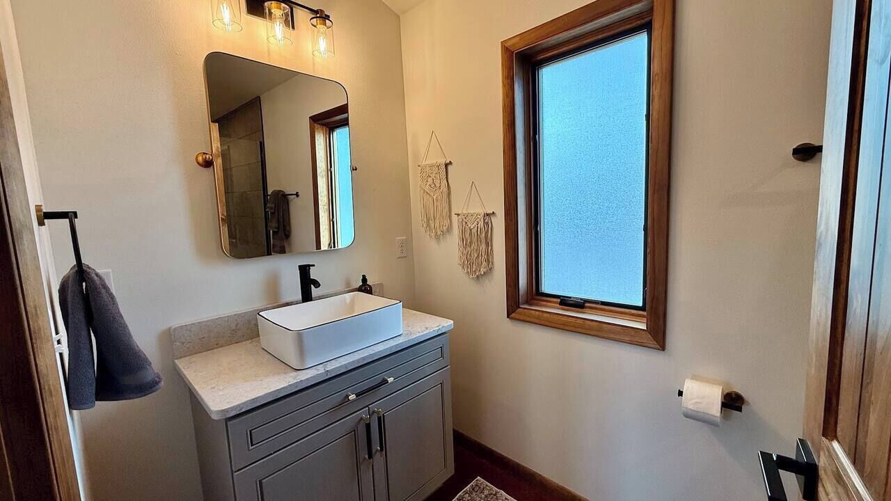 Photo of Bathroom in Shell