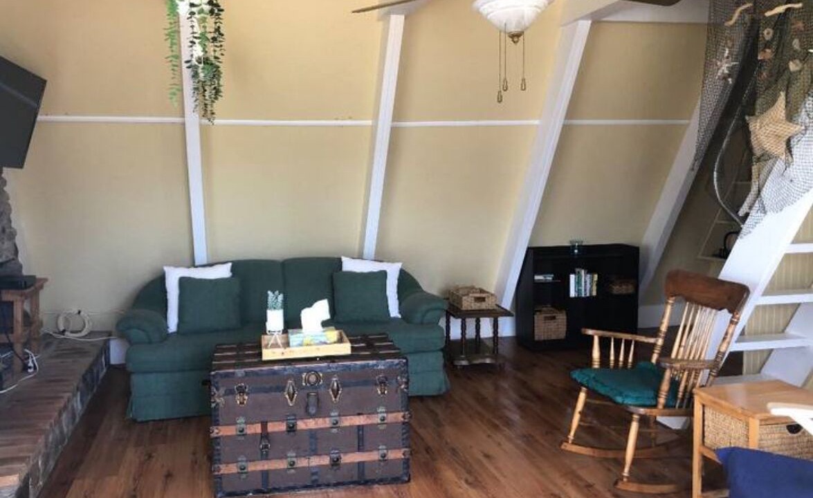 Photo of Livingroom in Petite-Riviere-de-l'Ile