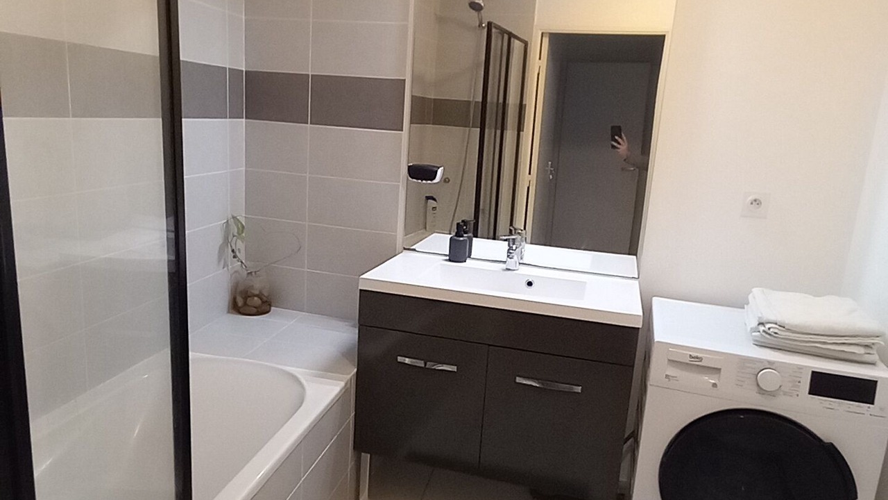 Photo of Bathroom in Pierre-Benite