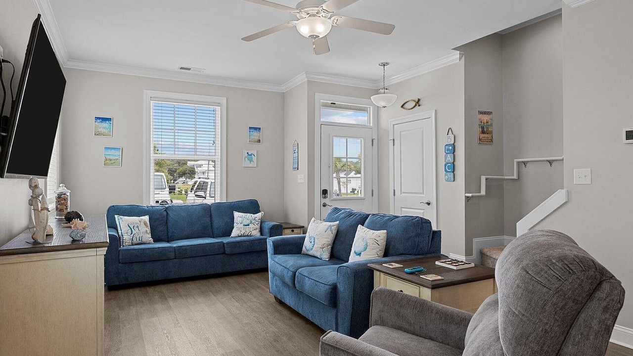 Photo of Livingroom in Atlantic Beach