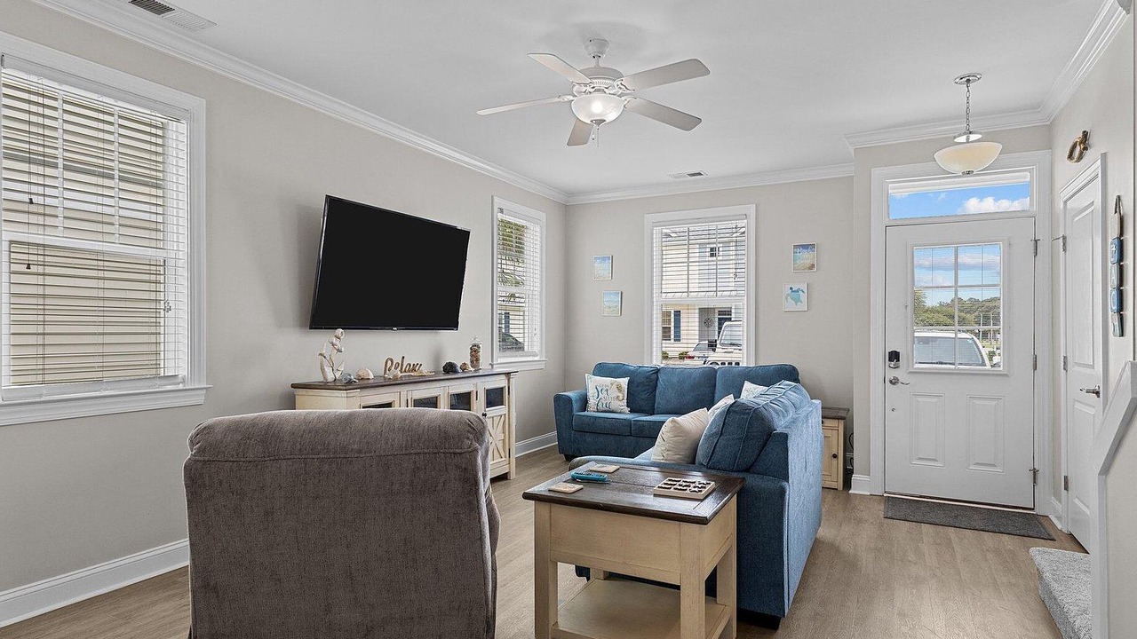 Photo of Livingroom in Atlantic Beach