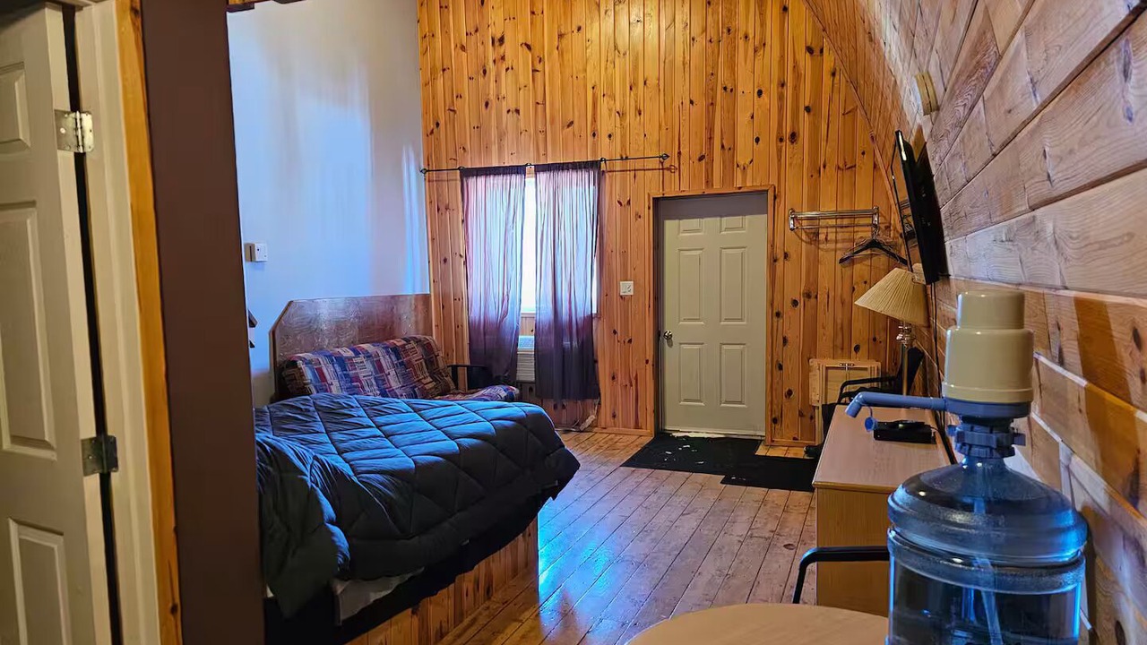 Photo of Bedroom in Division No. 16