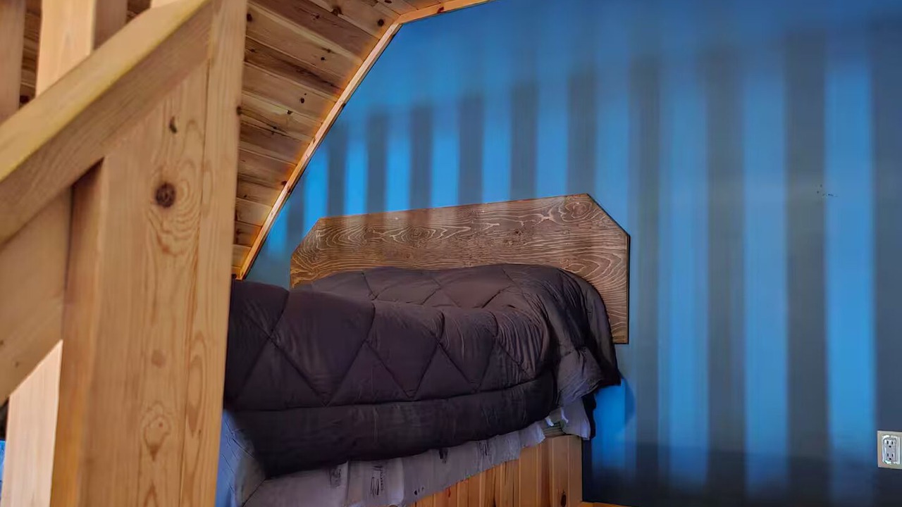 Photo of Bedroom in Division No. 16