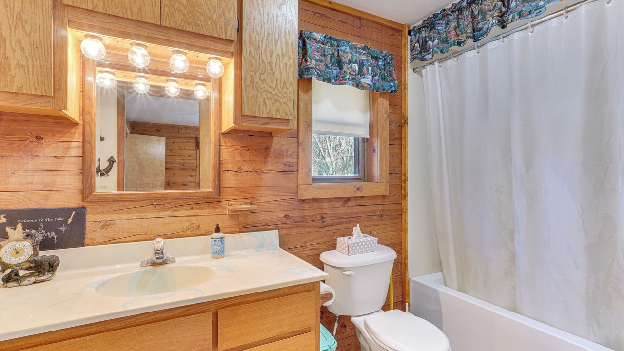 Photo of Bathroom in Shell Knob
