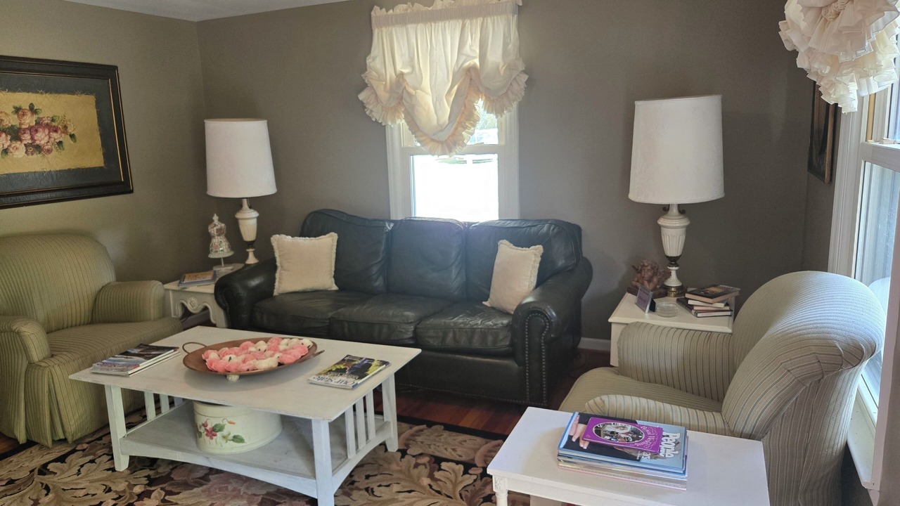 Photo of Livingroom in Stokes