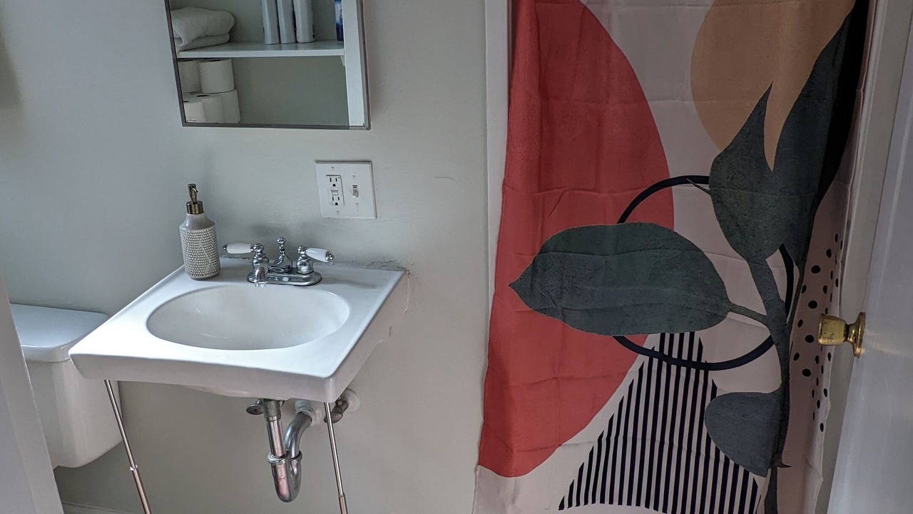 Photo of Bathroom in Upper Telegraph