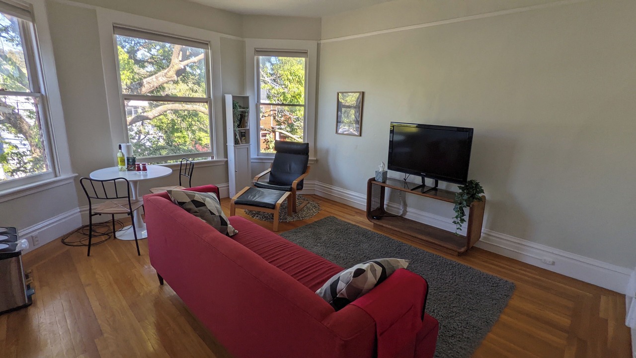 Photo of Livingroom in Upper Telegraph