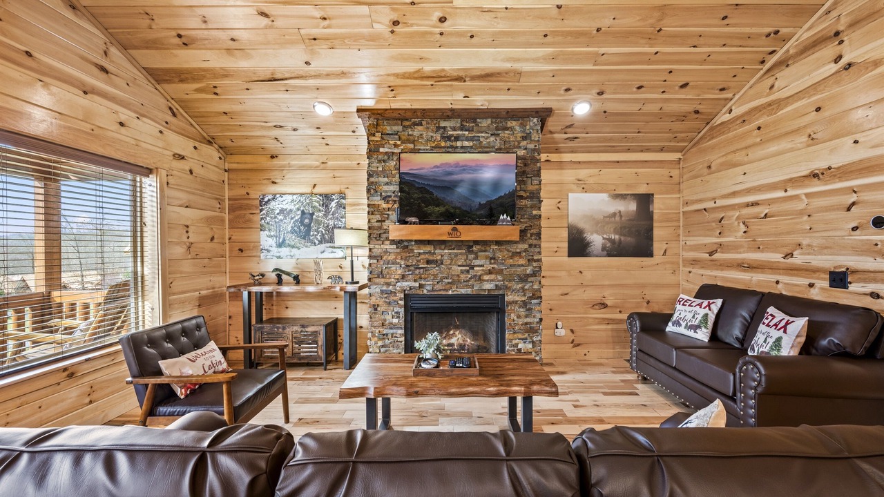 Photo of Livingroom in White Oak Lodge