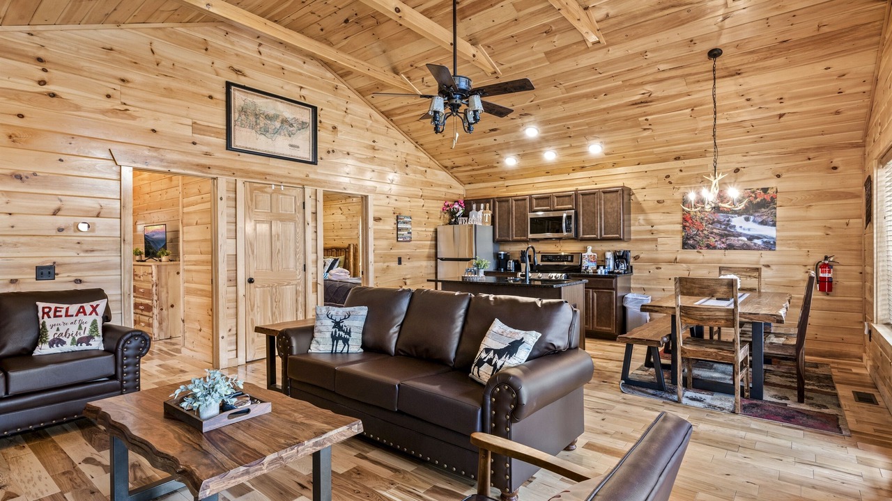 Photo of Livingroom in White Oak Lodge
