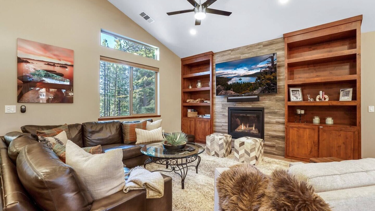 Photo of Livingroom in Country Club Estates