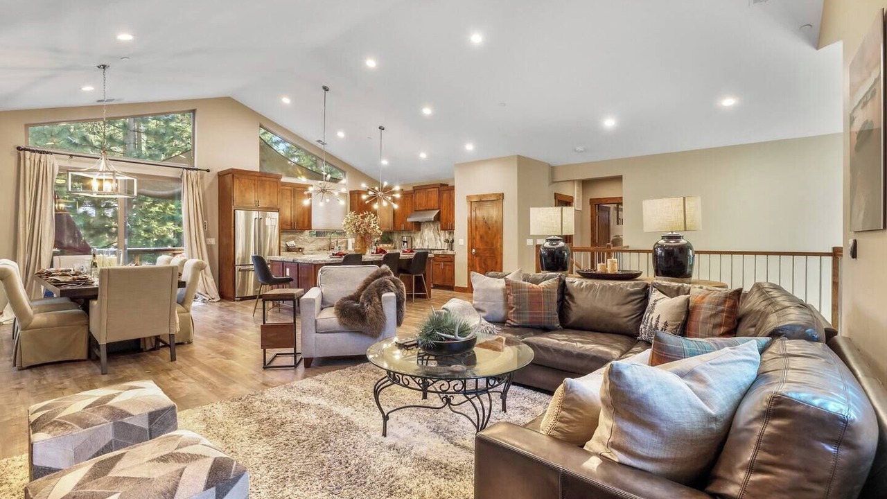 Photo of Livingroom in Country Club Estates