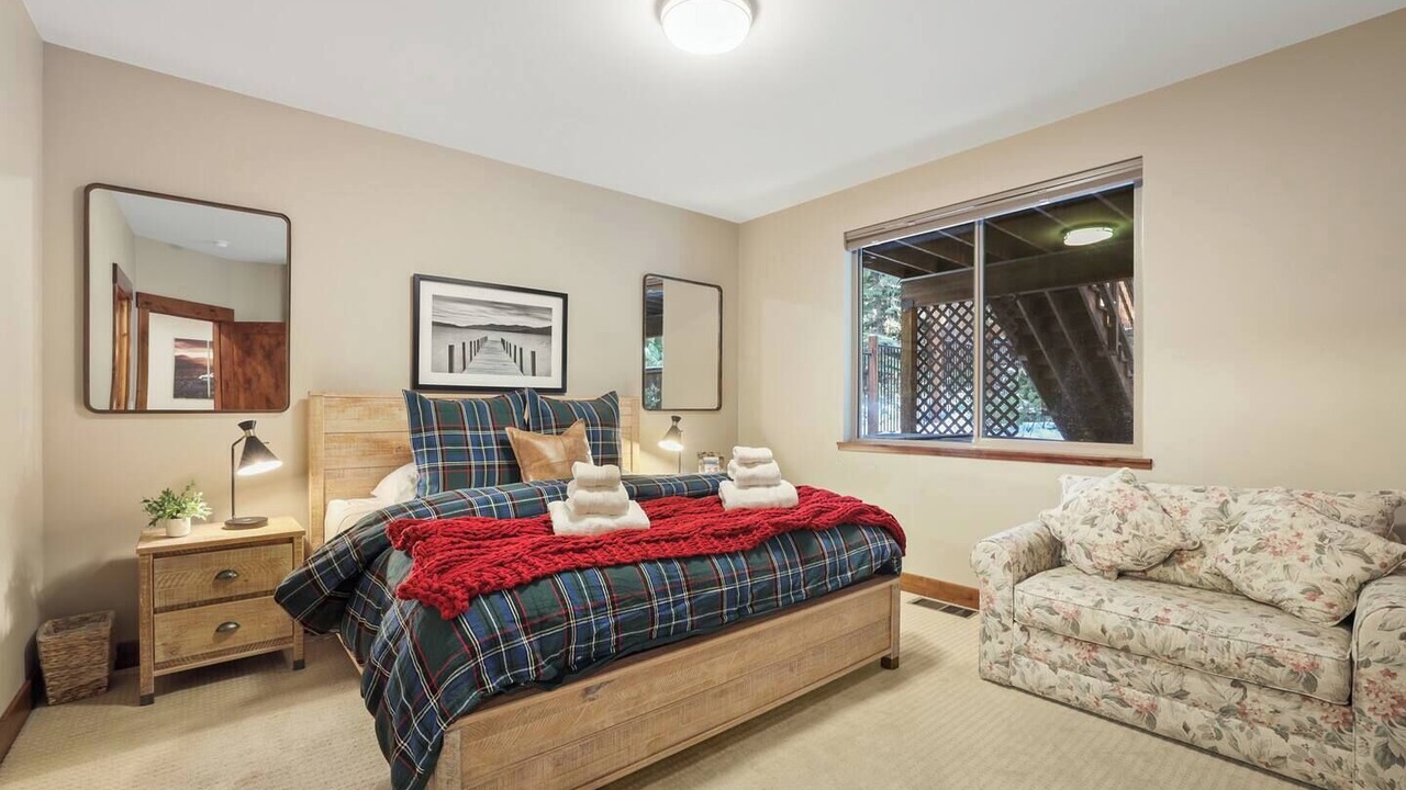 Photo of Bedroom in Country Club Estates