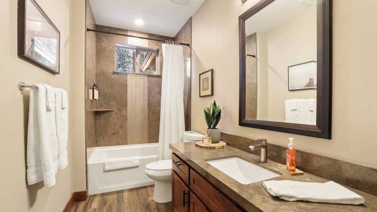 Photo of Bathroom in Country Club Estates