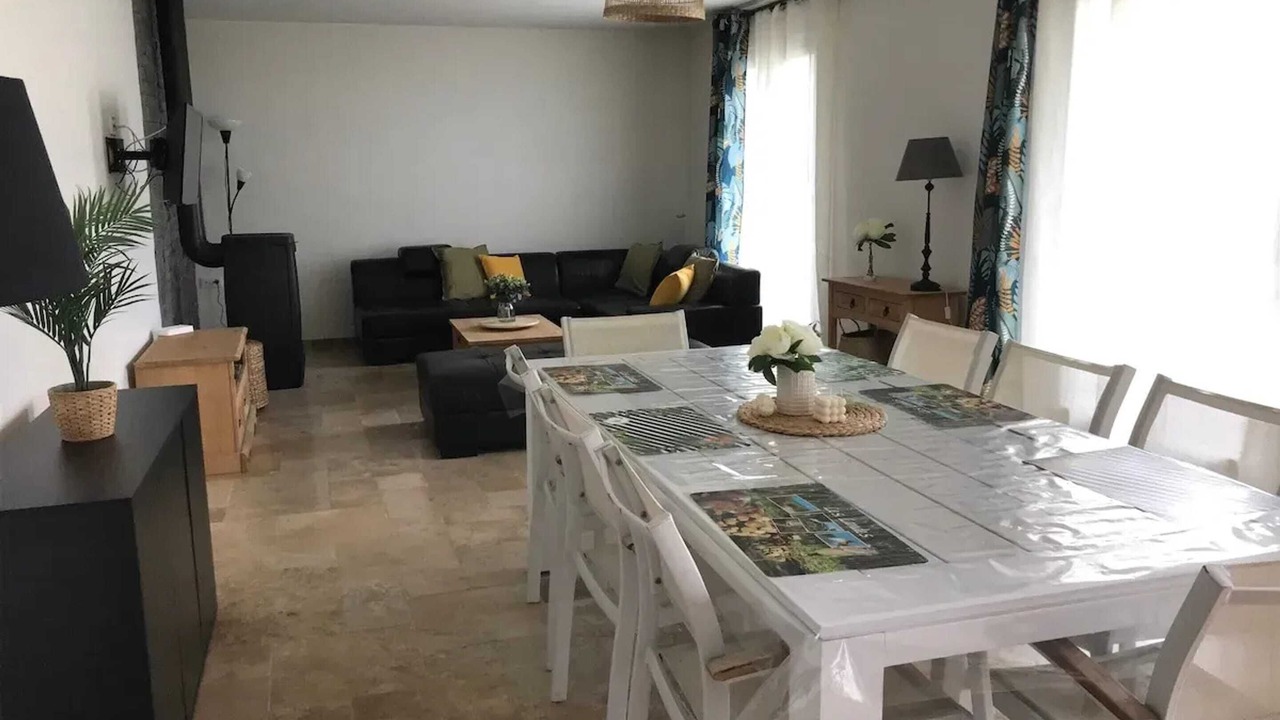 Photo of Livingroom in Thiron-Gardais