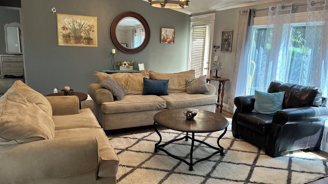 Photo of Livingroom in Ruth