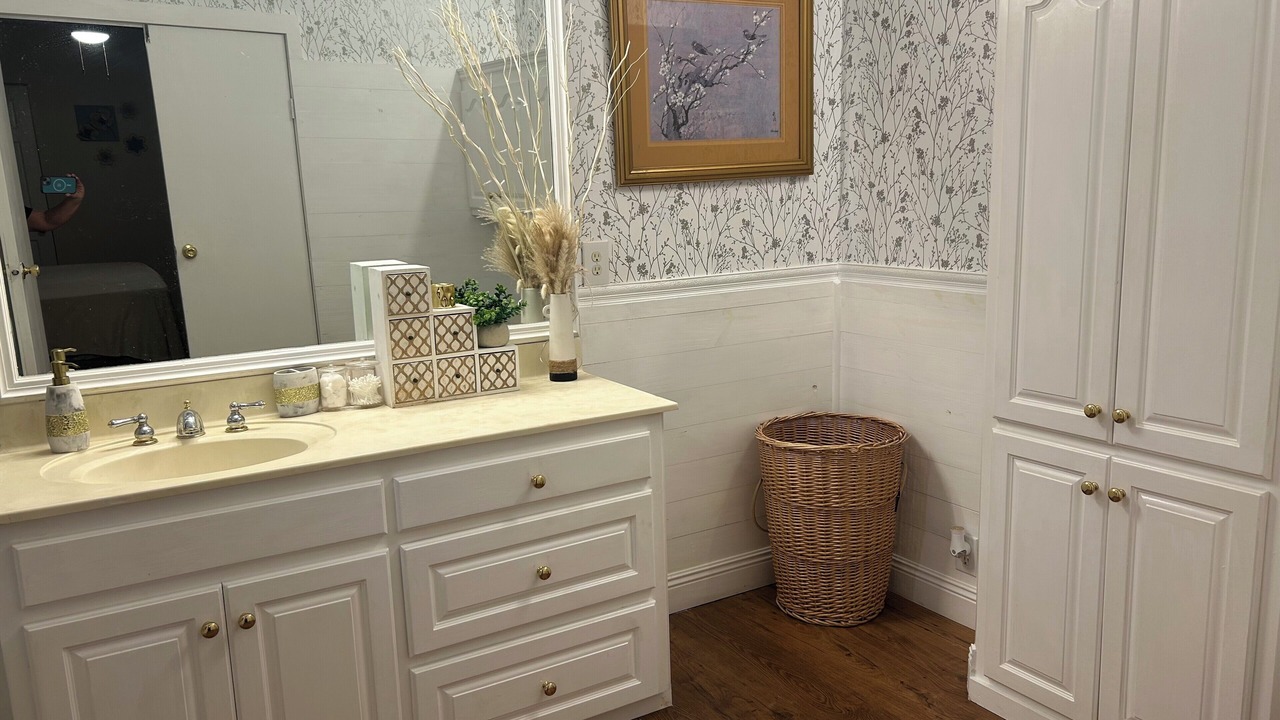 Photo of Bathroom in Ruth