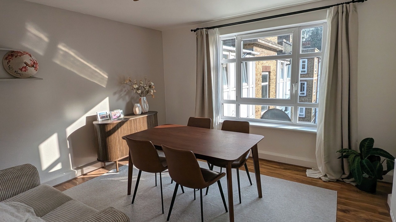 Photo of Livingroom in Charlton