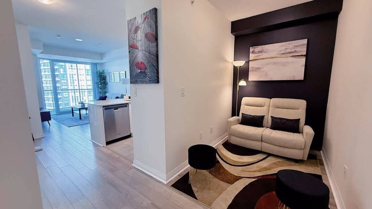 Photo of Livingroom in Hurontario