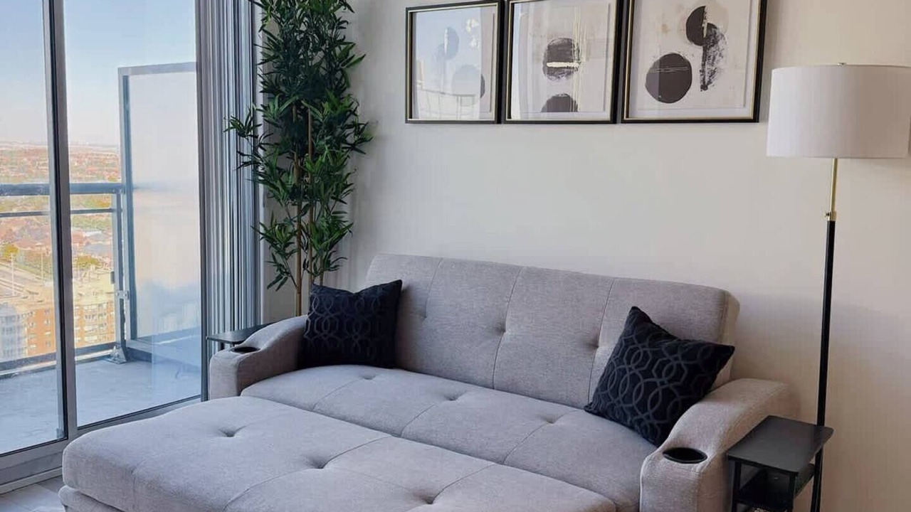 Photo of Livingroom in Hurontario