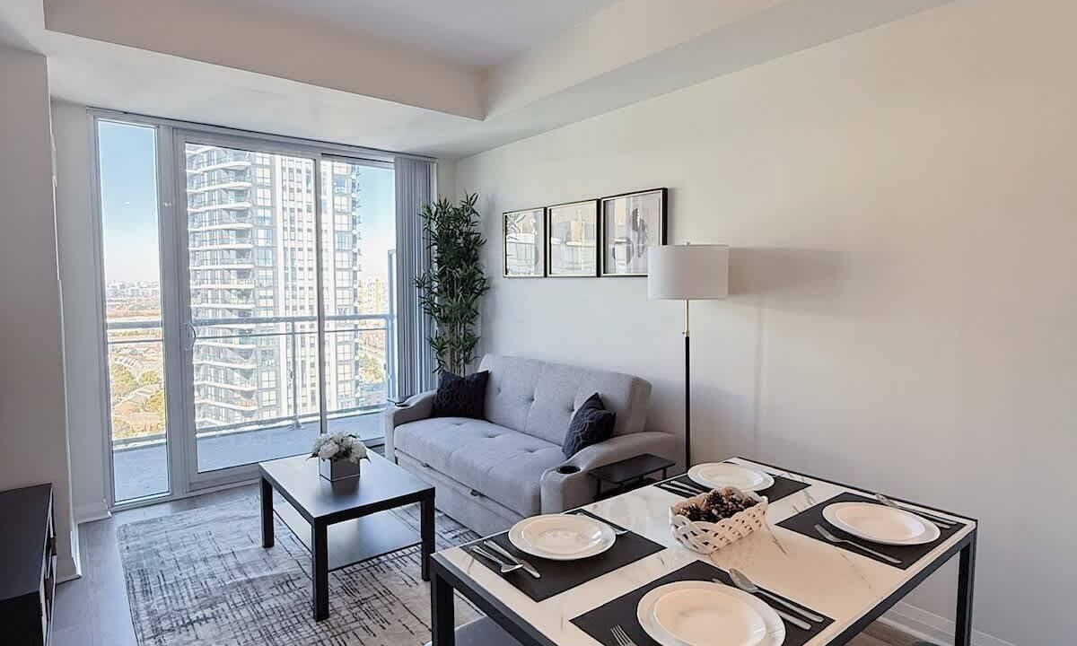 Photo of Livingroom in Hurontario