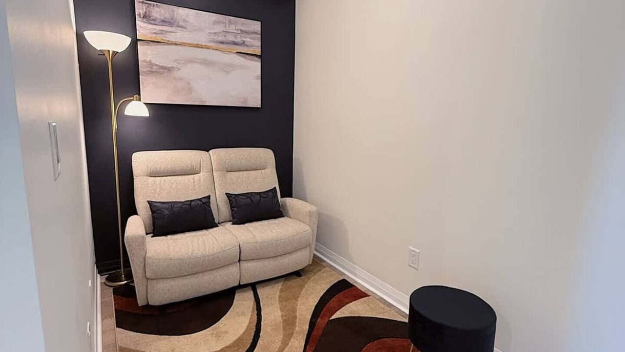 Photo of Livingroom in Hurontario